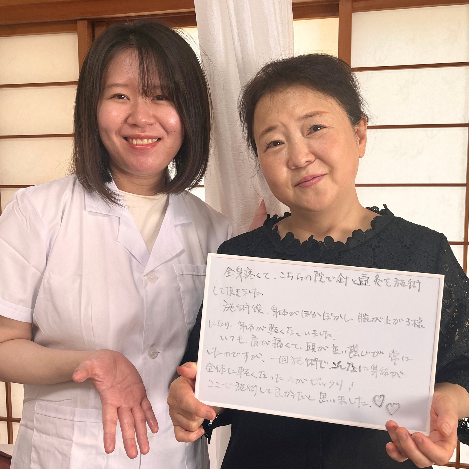 生理痛と生理周期が改善されたお客様と院長 中沢詩文のツーショット写真
